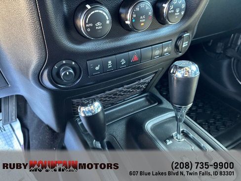 Used 2016 Jeep Wrangler Unlimited Rubicon w/ Dual Top Group AWD/4WD image 24