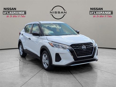 New 2025 Nissan Kicks Play S image 3