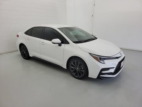 Used 2025 Toyota Corolla SE FWD image 4