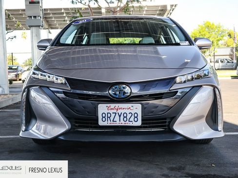 Used 2020 Toyota Prius Prime XLE FWD image 2