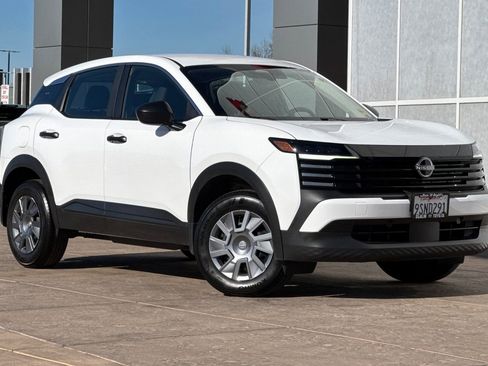 Used 2025 Nissan Kicks S image 2