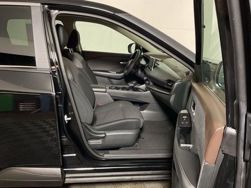 Used 2023 Nissan Rogue SV image 34