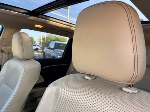 Used 2016 Toyota Highlander Limited Platinum FWD image 9