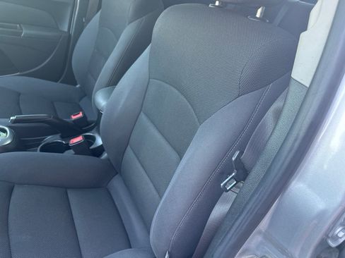Used 2016 Chevrolet Cruze LT image 18