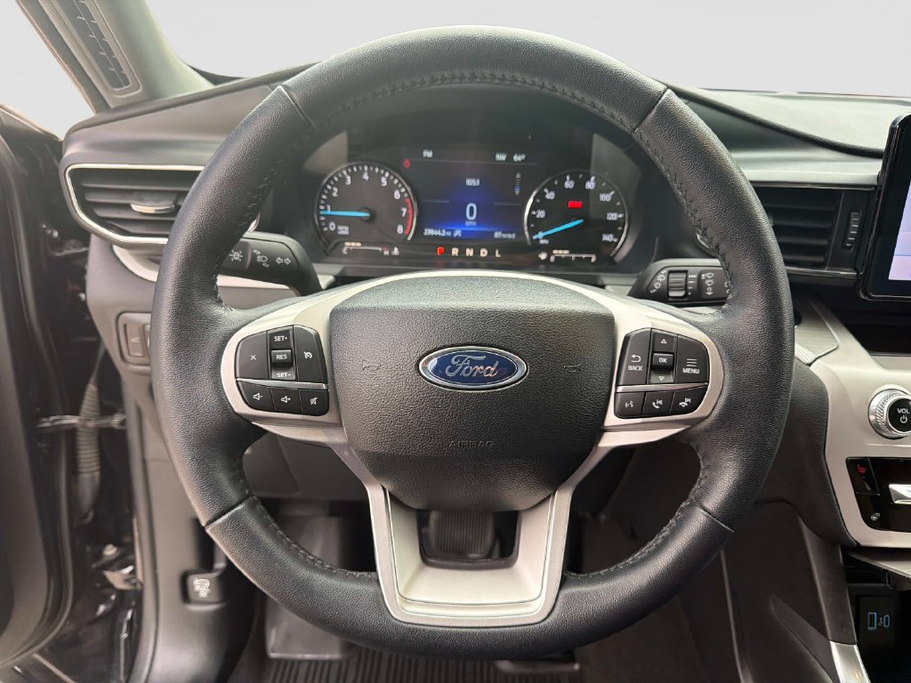 Used 2024 Ford Explorer XLT w/ Equipment Group 202A AWD/4WD image 33