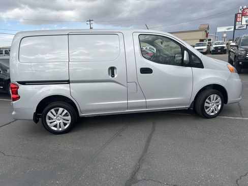 Used 2017 Nissan NV200 SV w/ Back Door Glass Package image 7