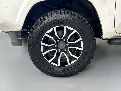 Used 2020 Toyota Tacoma 4x4 Double Cab image 28