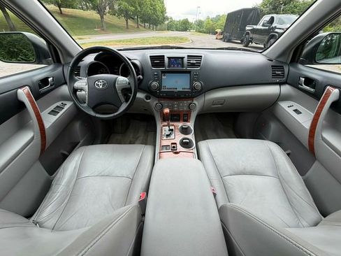 Used 2010 Toyota Highlander Limited FWD image 15