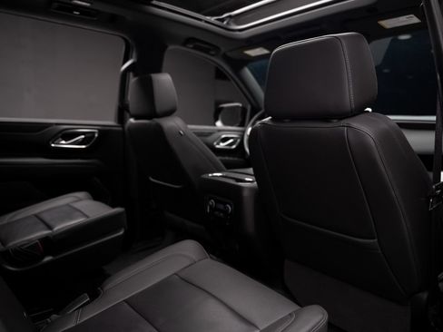 Used 2024 Chevrolet Suburban LT w/ Luxury Package RWD image 68