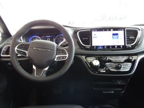New 2027 Chrysler Pacifica Select AWD/4WD image 5
