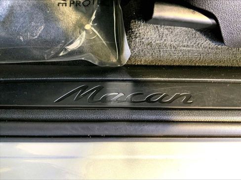 Certified 2026 Porsche Macan AWD/4WD image 19