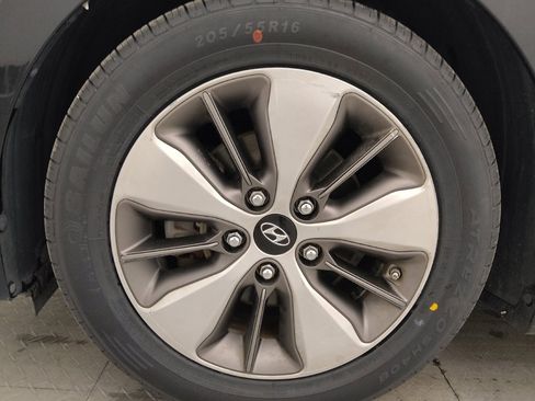 Used 2019 Hyundai Ioniq Limited image 31