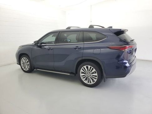 Used 2025 Toyota Highlander Platinum AWD/4WD image 7