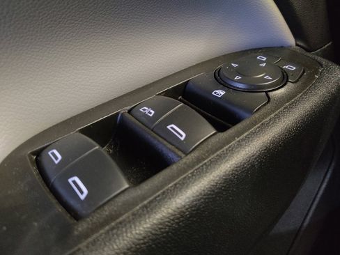 Used 2022 Chevrolet Equinox LS FWD image 27