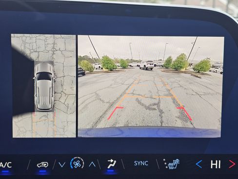 New 2026 Chevrolet Traverse LT w/ Driver Confidence Package image 28