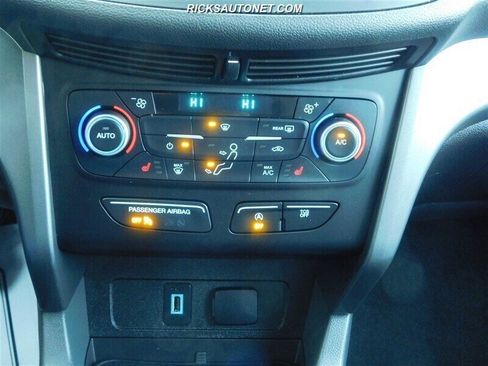 Used 2018 Ford Escape SE image 19