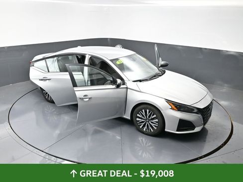 Used 2024 Nissan Altima 2.5 SV image 59