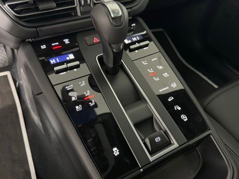 New 2026 Porsche Macan image 32