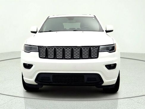 Used 2022 Jeep Grand Cherokee Laredo X AWD/4WD image 2