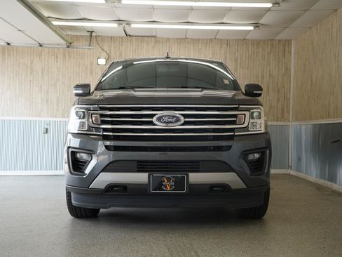 Used 2018 Ford Expedition XLT w/ Equipment Group 202A AWD/4WD image 2