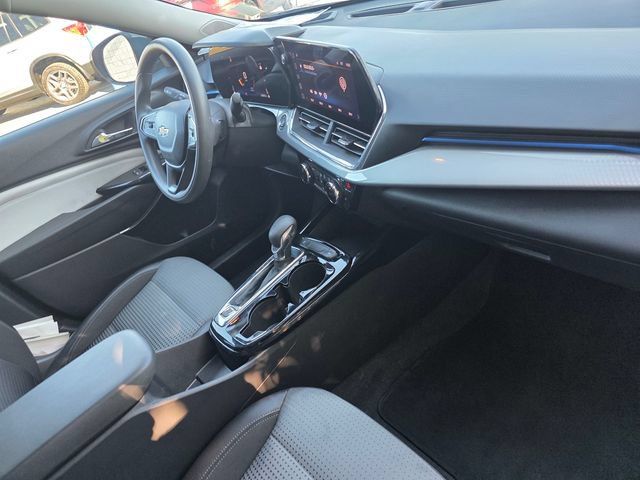 Used 2025 Chevrolet Trax LT FWD image 20