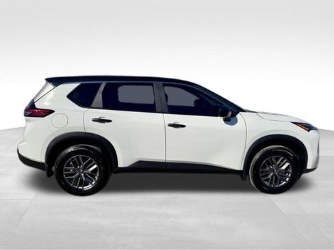 Certified 2025 Nissan Rogue S FWD image 9