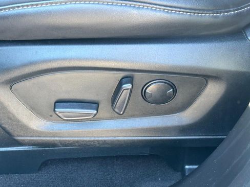 Used 2023 Ford Explorer XLT w/ Equipment Group 202A AWD/4WD image 18