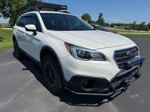 Used 2016 Subaru Outback 2.5i Limited AWD/4WD image 2