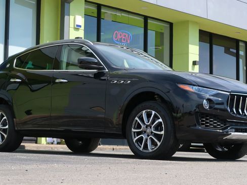 Used 2017 Maserati Levante w/ Luxury Package image 4