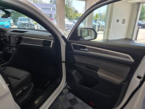 Used 2023 Volkswagen Atlas Cross Sport SE AWD/4WD image 41