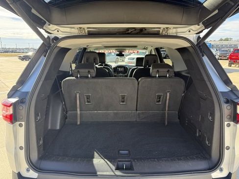 Used 2018 Chevrolet Traverse LT image 9