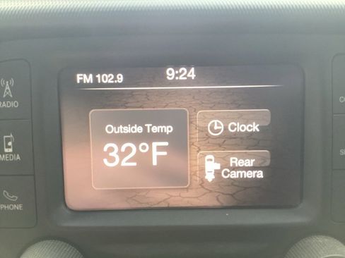 Used 2018 Jeep Wrangler Unlimited Sport image 39