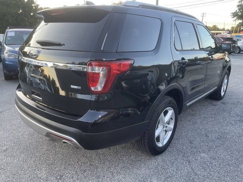 Used 2017 Ford Explorer XLT w/ Equipment Group 202A AWD/4WD image 4