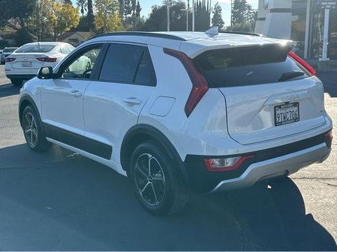 Certified 2025 Kia Niro EX image 4