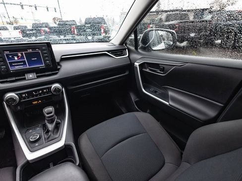 Used 2022 Toyota RAV4 LE image 23
