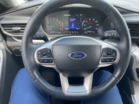 Used 2022 Ford Explorer XLT w/ Equipment Group 202A image 17