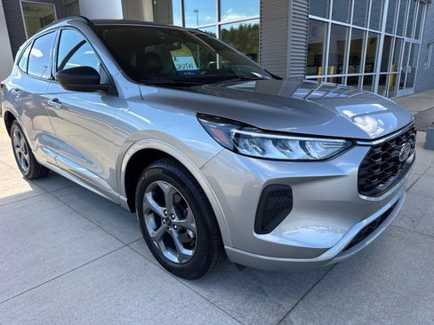 Certified 2023 Ford Escape ST-Line w/ Tech Pack #1 AWD/4WD image 10