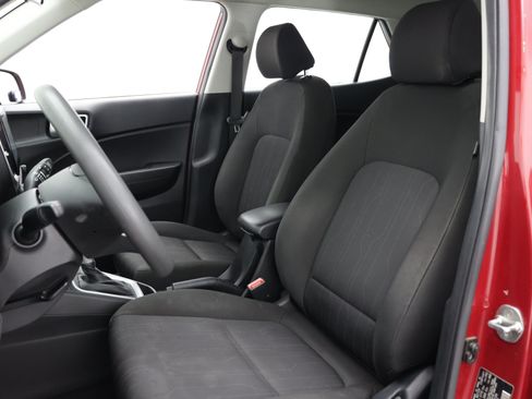 Used 2023 Hyundai Venue SE FWD image 13