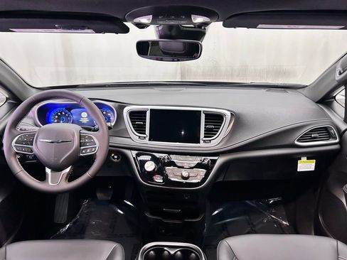 New 2026 Chrysler Pacifica Select image 26