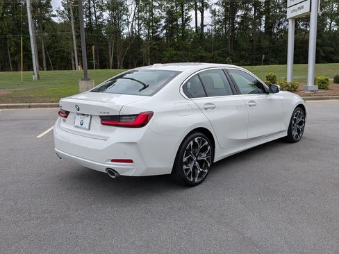 Used 2025 BMW 330i xDrive Sedan w/ Convenience Package AWD/4WD image 3