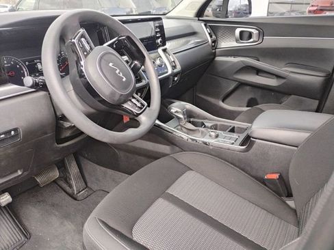 Used 2023 Kia Sorento LX image 6