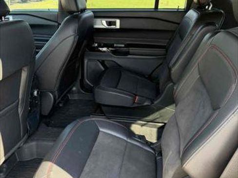 Certified 2023 Ford Explorer ST-Line w/ Class IV Trailer Tow Package image 17