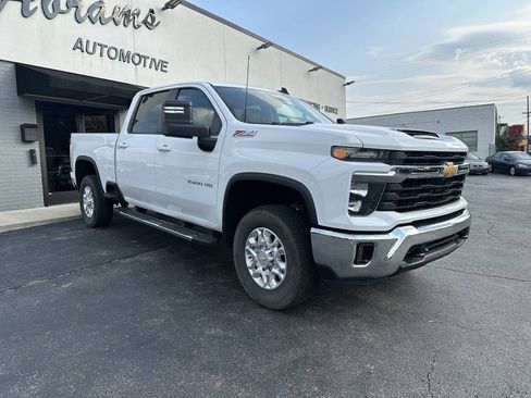 Used 2024 Chevrolet Silverado 2500 LT AWD/4WD image 5