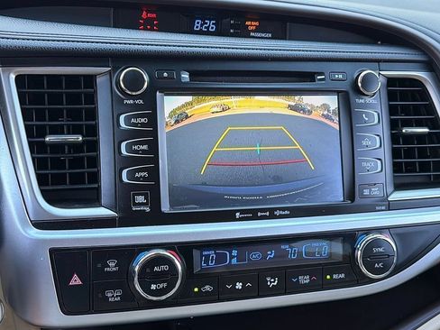 Used 2018 Toyota Highlander Limited FWD image 18
