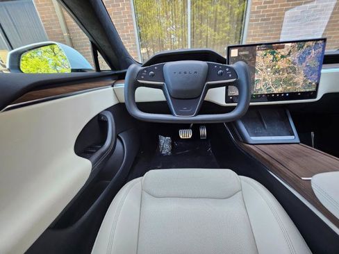 Used 2023 Tesla Model S AWD image 5