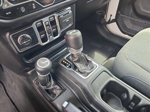 Used 2025 Jeep Wrangler Unlimited Sahara AWD/4WD image 12