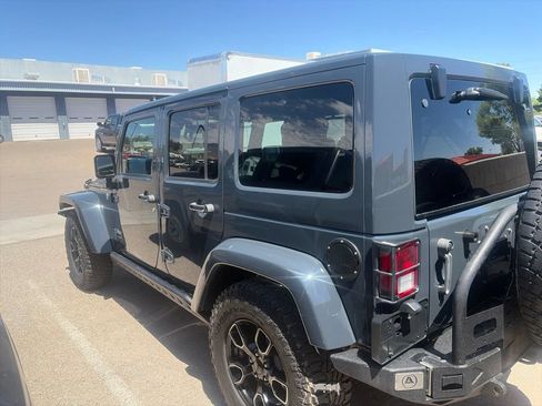 Used 2017 Jeep Wrangler Unlimited Sahara AWD/4WD image 4