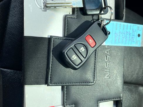 Used 2010 Nissan Titan PRO-4X w/ Pro-4x Leather Pkg image 25