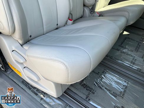 Used 2014 Toyota Sienna XLE image 52