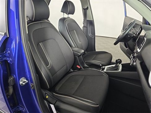 Used 2022 Hyundai Venue Limited image 20